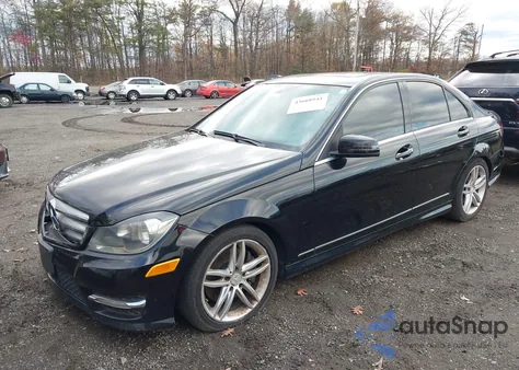 2013 Mercedes-Benz C 300 Sport 4Matic из США, поврежденный, VIN WDDGF8AB2DR272813